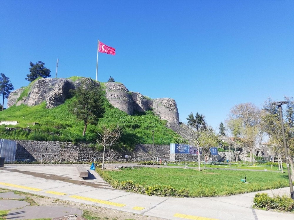 Sokağa çıkma yasağı nedeni ile tarihi mekanlar boş kaldı 