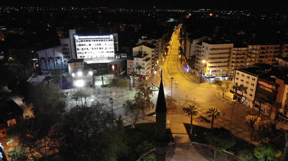 Sokağa çıkma yasağı sonrası Denizli hayalet şehre dönüştü 