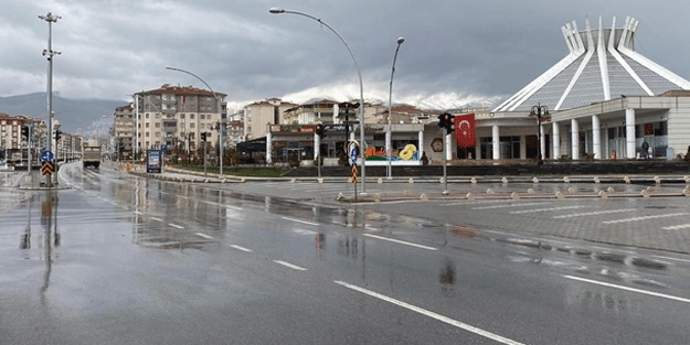 Sokağa çıkma yasağı sonrası Malatya'da cadde ve sokaklar boş kaldı