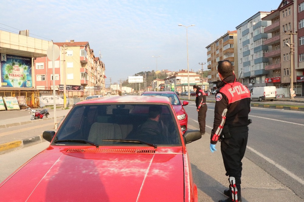 Sokağa çıkma yasağına uymayan 13 kişi ve 1 işyerine idari yaptırım uygulandı 