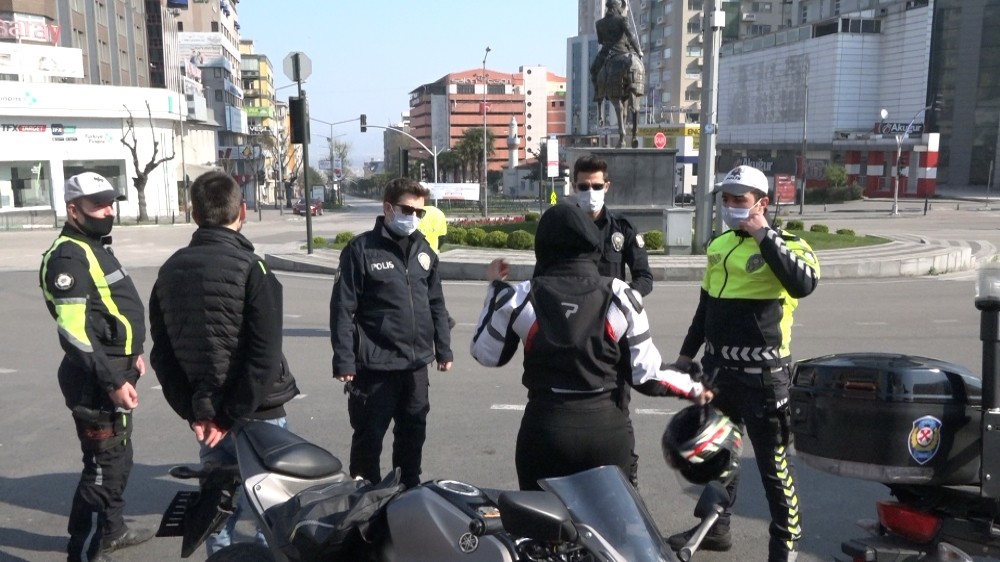 Sokağa çıkma yasağında motosikletle Bursa turu attılar 