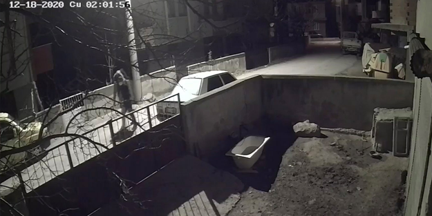 Sokağa çıkma yasağında motosikletleri çaldılar