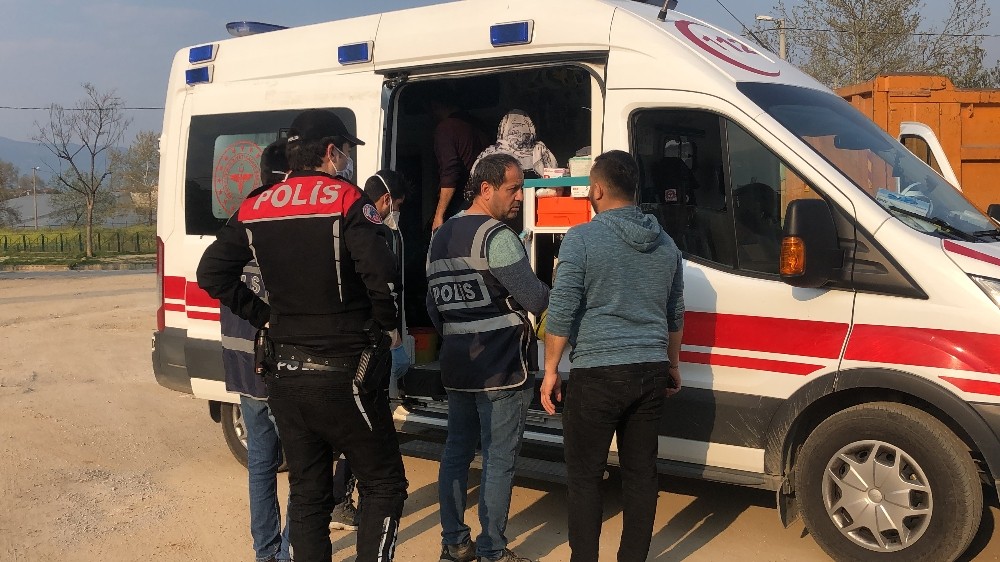 Sokağa çıkma yasağını delip polise saldırdılar 