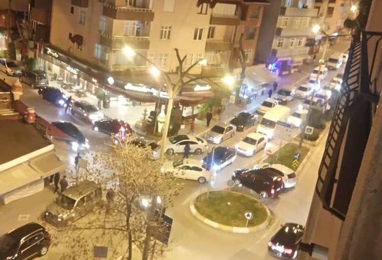 Sokağa çıkma yasağını duyan alışverişe koştu 