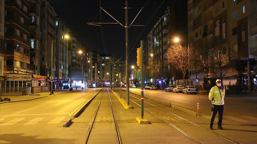 Sokağa çıkma yasağının ardından caddeler sessiz