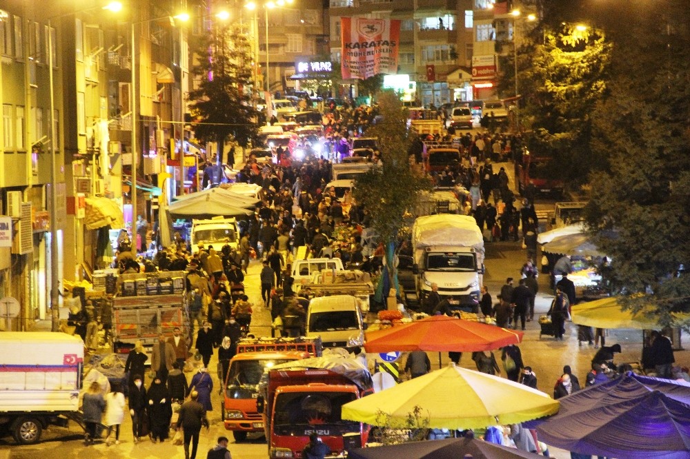 Sokağa çıkma yasağının ardından vatandaşlar halk pazarlarına akın etti 