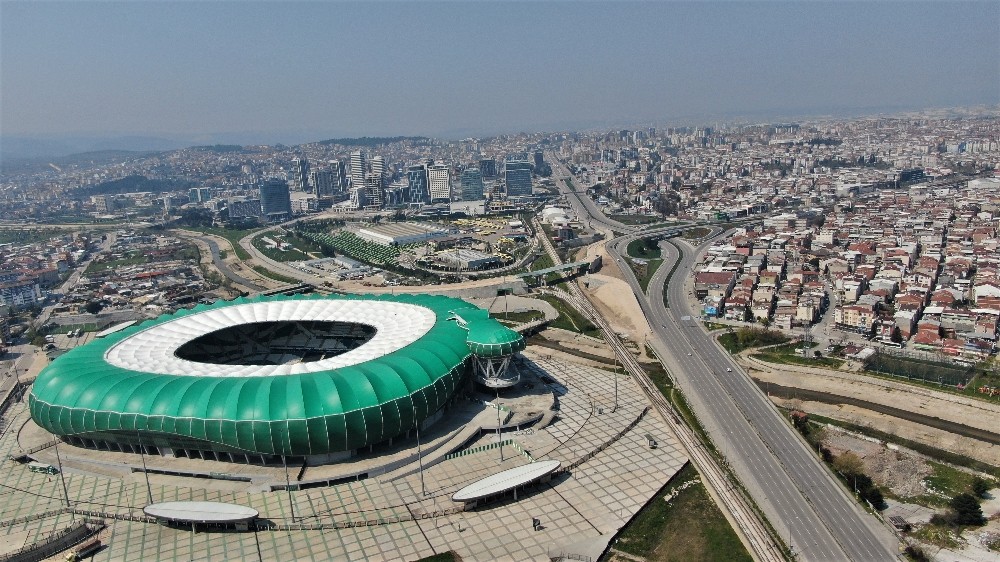 Sokağa çıkma yasağının ikinci gününde boş caddeler havadan görüntülendi 