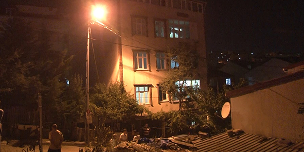 Sokağa dökülen mahalleli isyan etti: Ev sahibi bizi hiç umursamadı!
