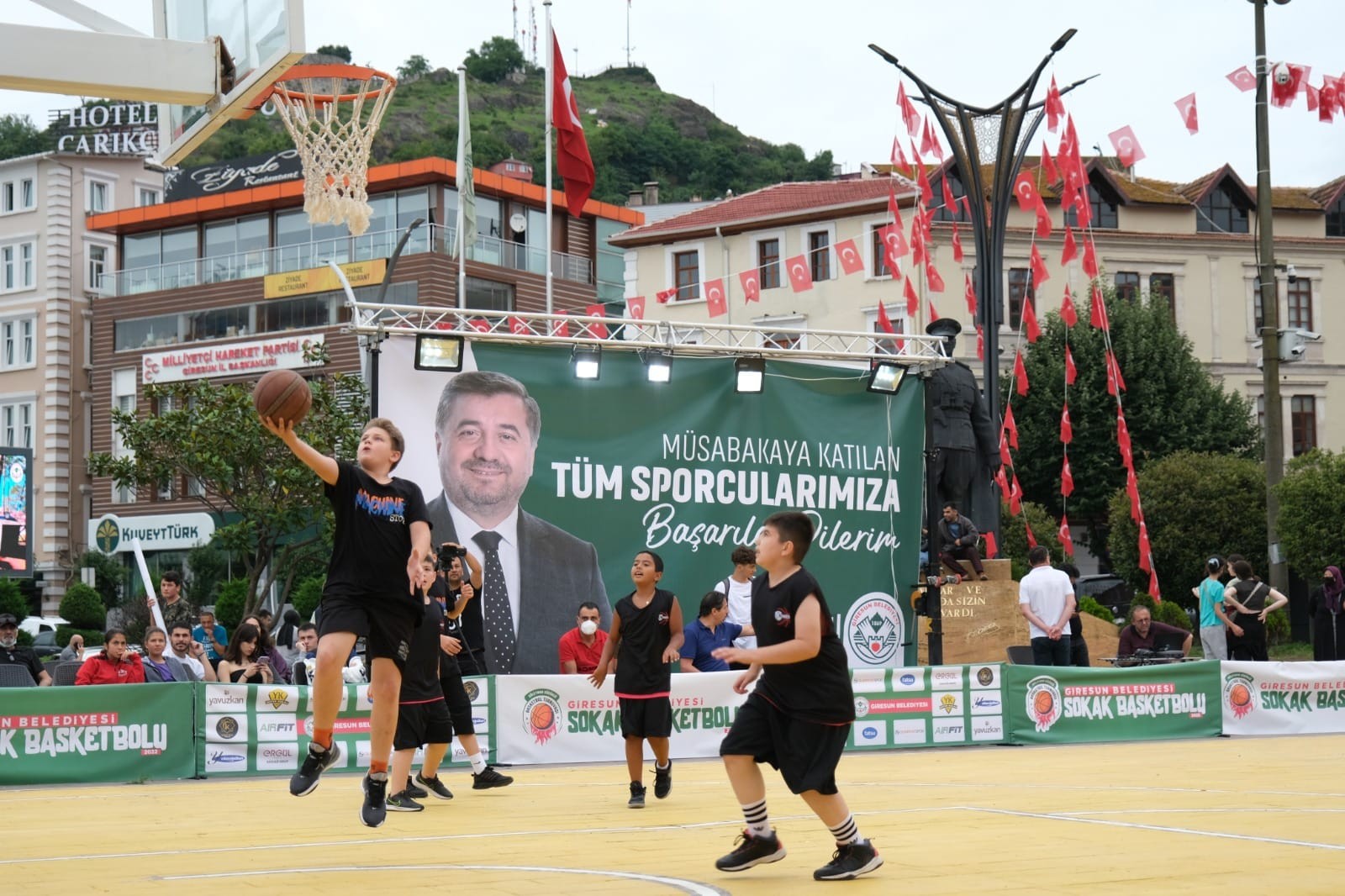 Sokak basketbolu coşkulu başladı