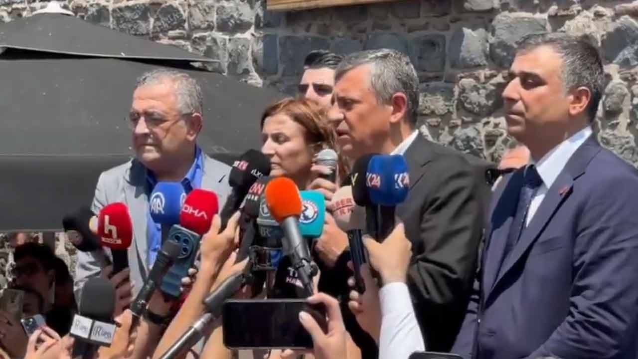 Sokak borazancısı Özel'den 'hendek'çi Demirtaş'a methiye