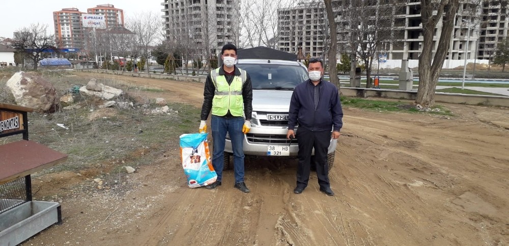 Sokak hayvanları unutulmadı 