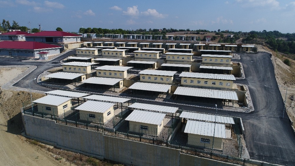 Sokak hayvanlarına modern barınak 