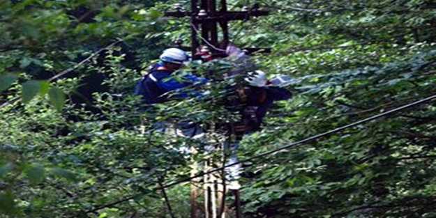 Sokak lambasını değiştirirken öldü