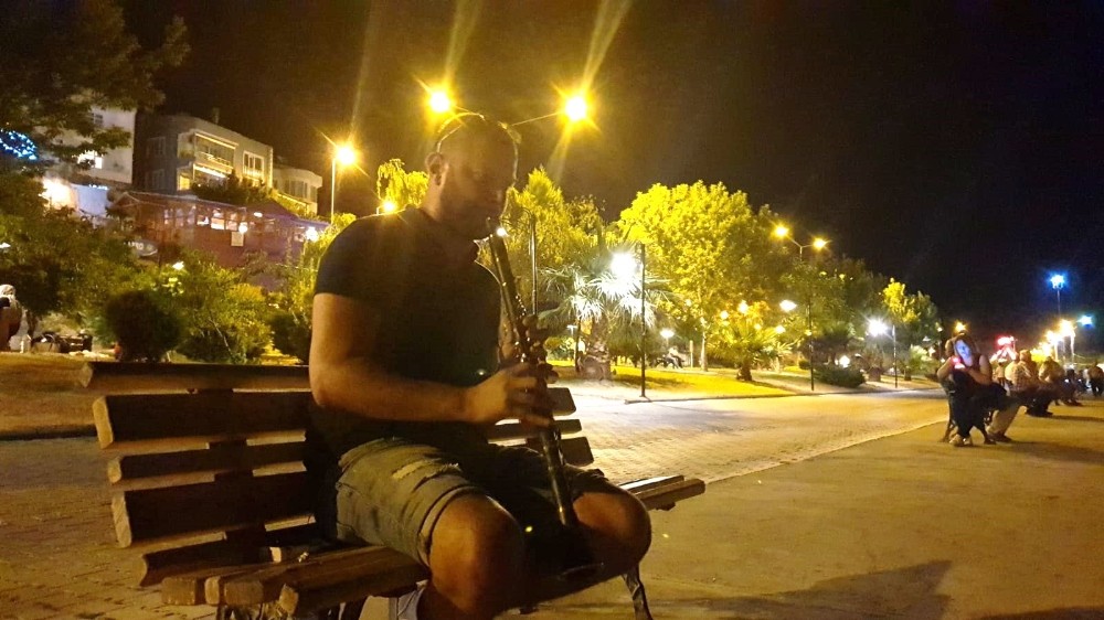 Sokak müzisyenleri ilgi odağı oldu 