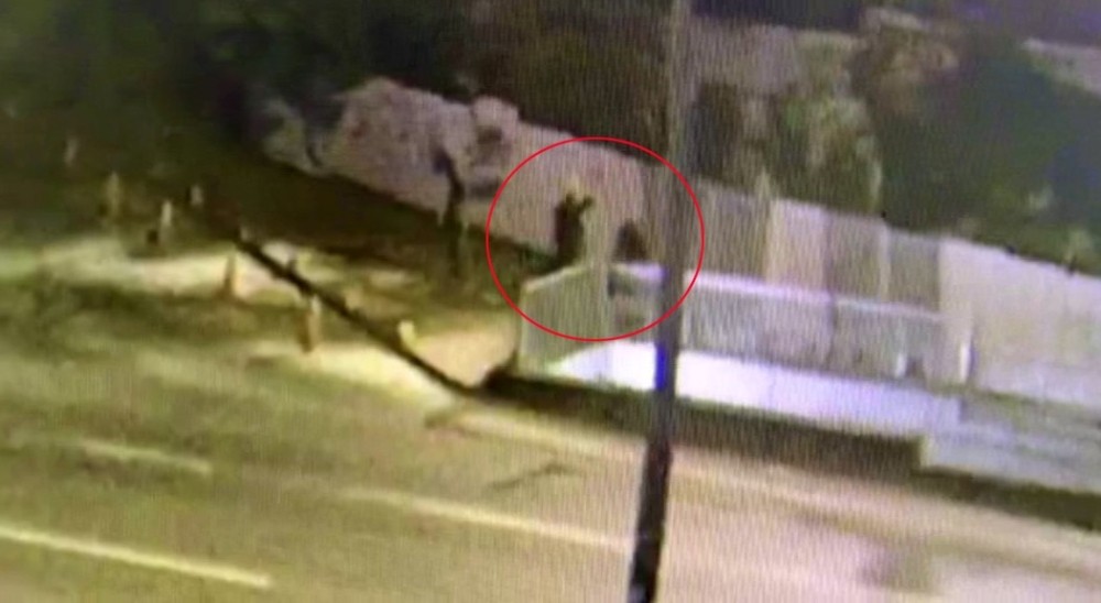 Sokak ortasında başı taşla ezilerek canice öldürüldü 