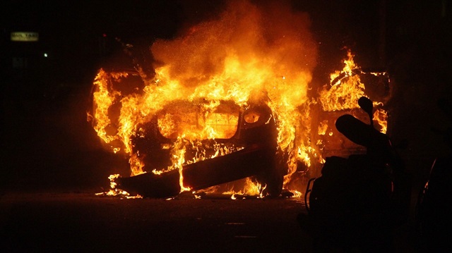 Sokak ortasında bir anda alev aldı