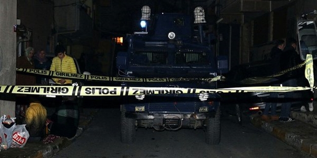 Sokak ortasında damadının boğazını kesti!