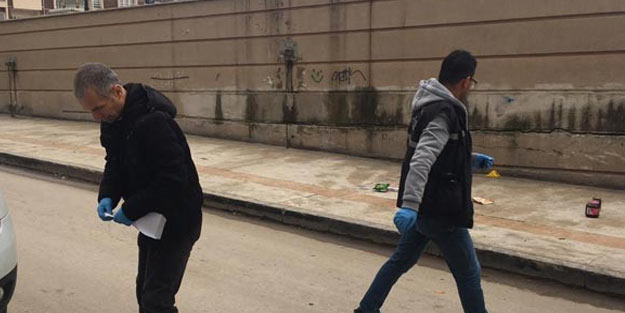 Sokak ortasında dehşet! Çocuklarının gözü önünde bıçaklandı