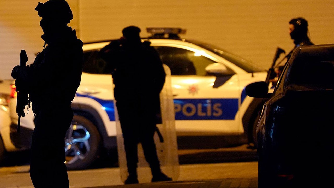 Sokak ortasında dehşet: Kız kardeşinin yanında gördüğü genci öldürdü