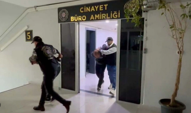 Sokak ortasında eski nişanlısını ve annesini vurup intihar etti