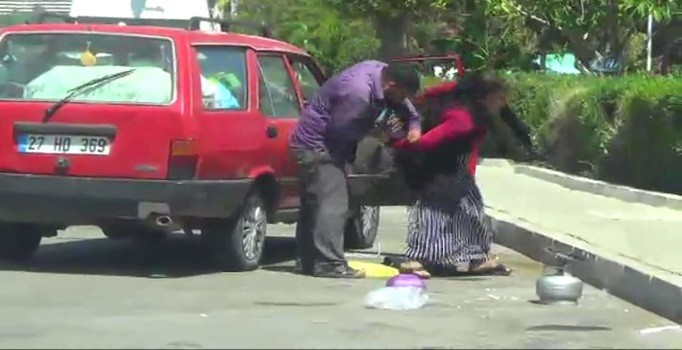 Sokak ortasında kadına şiddet