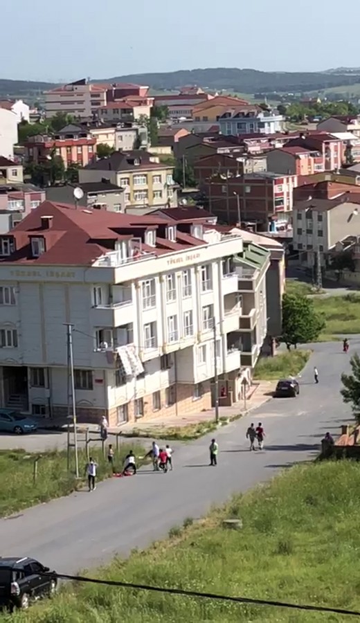 Sokak ortasında karısına kurşun yağdırdı 