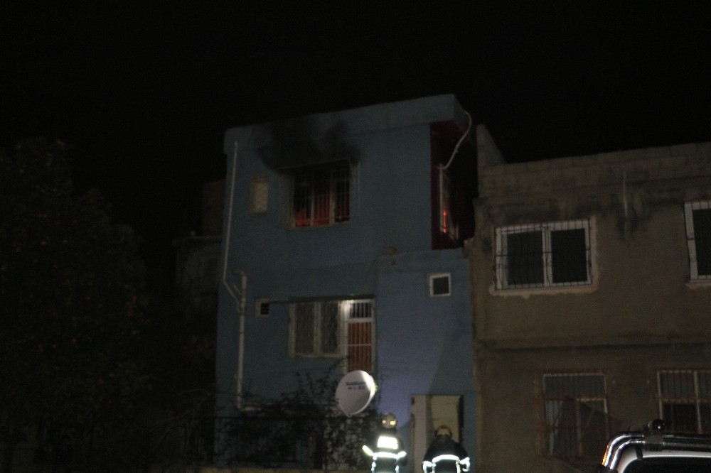 Sokak ortasında karısını dövdü sonra evlerini ateşe verdi 
