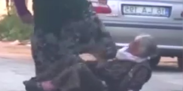 Sokak ortasında kaynanasını dövdü!