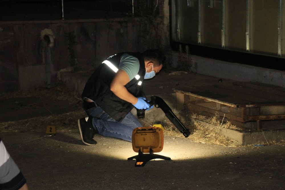 Sokak ortasında pompalı tüfekle ateş açan magandalar polise yakalandı 