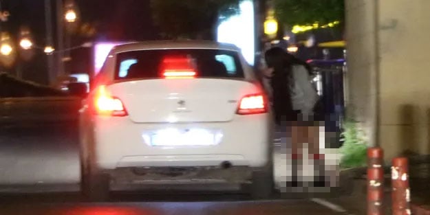 Sokak ortasında rezil görüntü! Sokağa çıkma yasağının olduğu ilde ahlaksız pazarlık