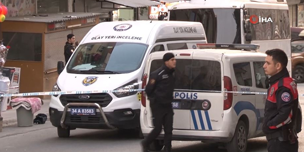 Sokak ortasında silahlı çatışma! Dehşet anları kameraya anbean yansıdı