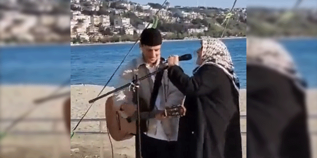Sokak şarkıcısının elinden mikrofonu aldı! Teyze sen ne yaptın öyle