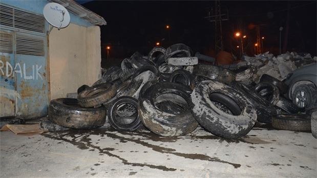 Sokak teröristlerinin topladığı lastikler ele geçirildi