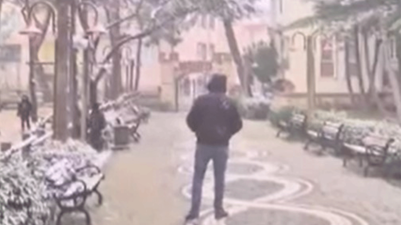 Sokaklar beyaza büründü: Vatandaşlar sokaklara akın etti!