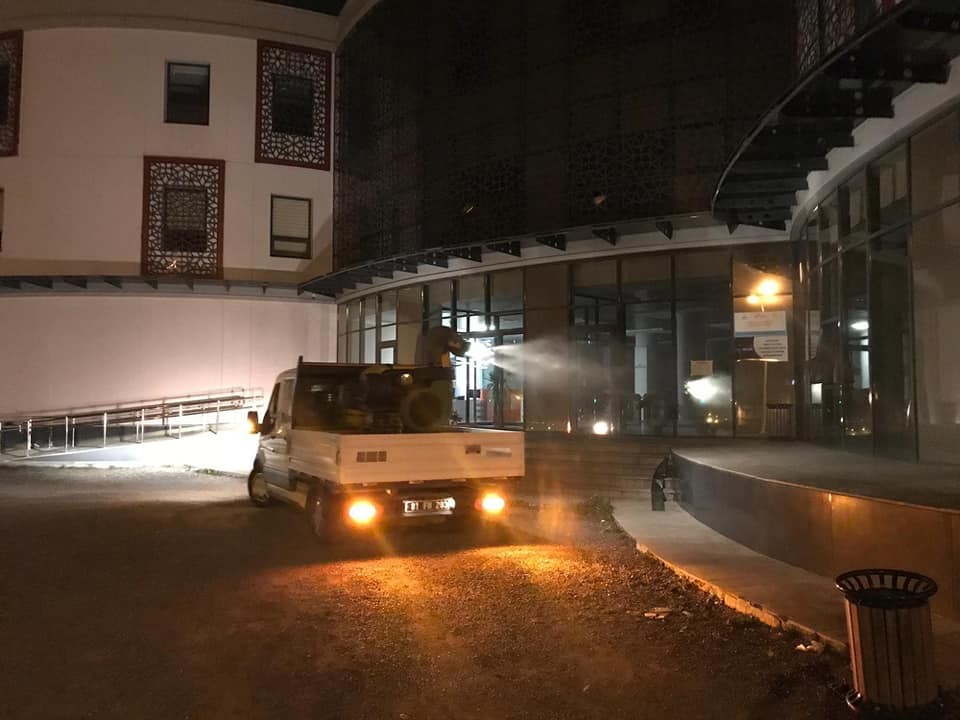 Sokaklarda temizlik çalışmaları sürüyor 