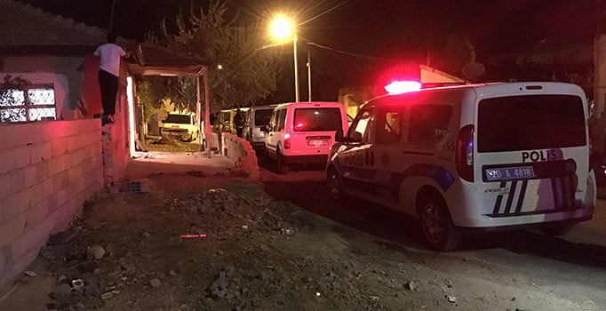 Sokakta oturanlara pompalı tüfekle saldırı: 3 kişi yaralandı