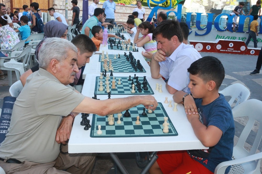 ‘Sokakta Satranç Var’ turnuvası düzenlendi 