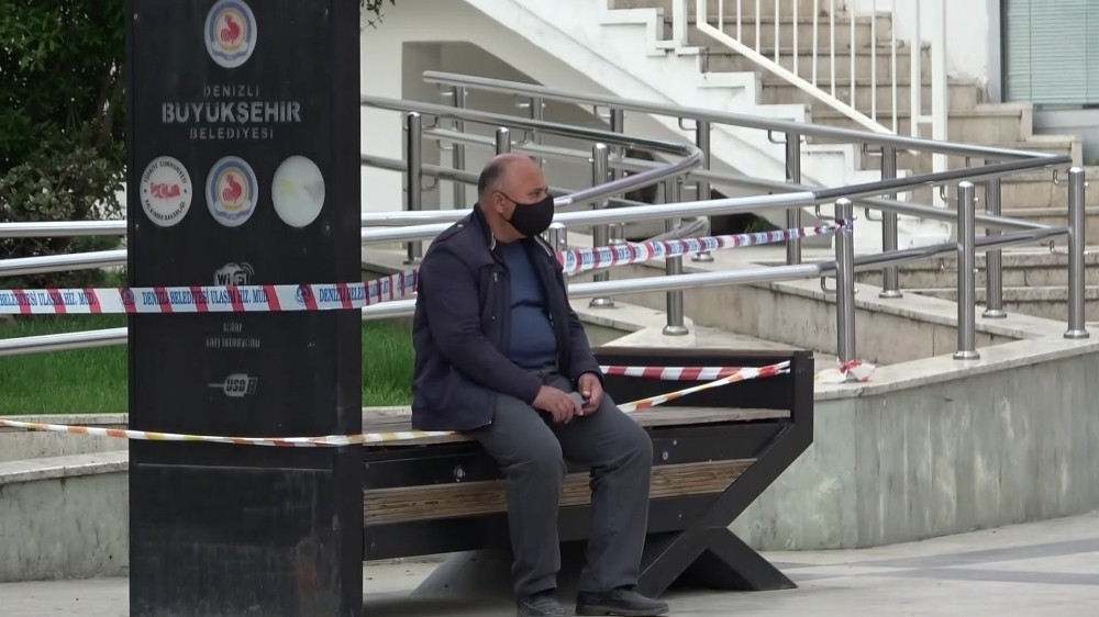 Sokakta vatandaşlar sosyal mesafeyi hiçe saydılar 