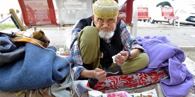 Sokakta yaşayan dedenin hesabındaki para şaşırttı!