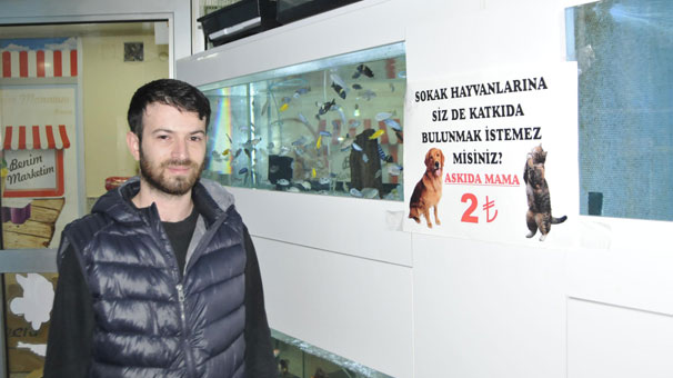 Sokaktaki hayvanlar için askıda mama uygulaması