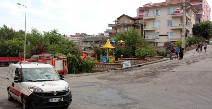 Sokaktan gelen gaz kokusu ekipleri harekete geçirdi