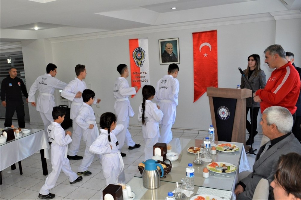 “Sokaktan Spora” Projesine katılanlar gösteri yaptı 