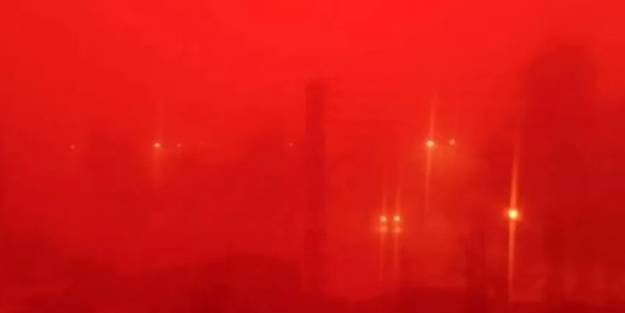 Şoke eden görüntü! Gökyüzü kızıl oldu