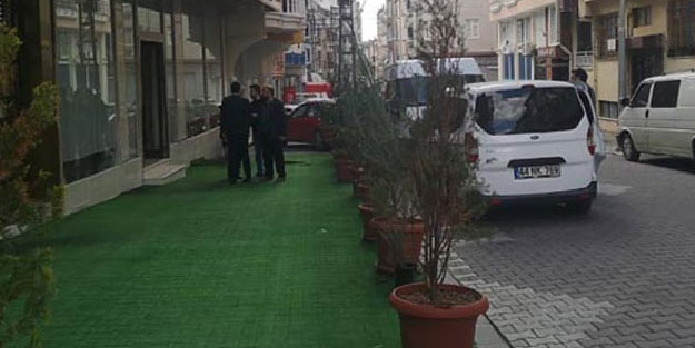 Şoke eden olay! Sokak ortasında kendini vurdu