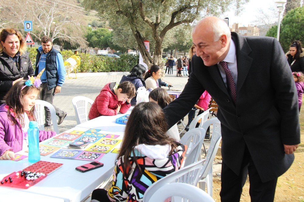 Söke’de çocuklar zeka ve sokak oyunlarıyla eğlendi 