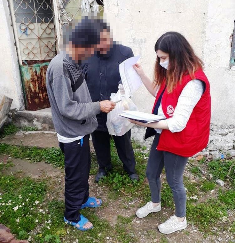 Söke’de ihtiyaç sahiplerine yardım kolileri dağıtıldı 
