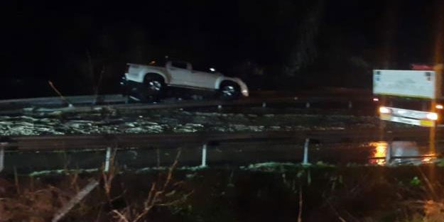 Söke’de sel suları yol kapattı