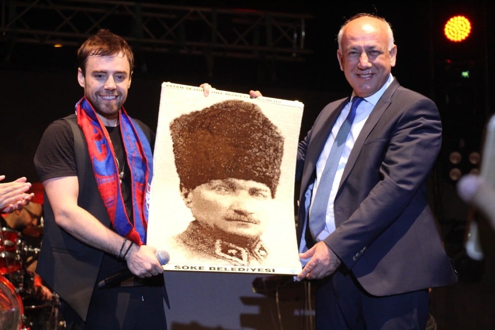 Söke’nin kurtuluş gününe Murat Dalkılıç Coşku kattı 