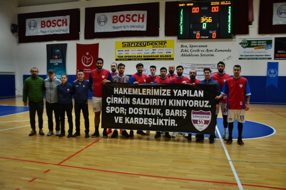 Sökespor basketbol takımından hakemlere destek 