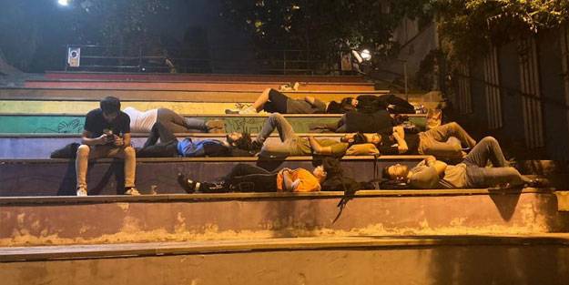 Sol kırması Evrensel ne içiyorsa hiç ayık gezemiyor